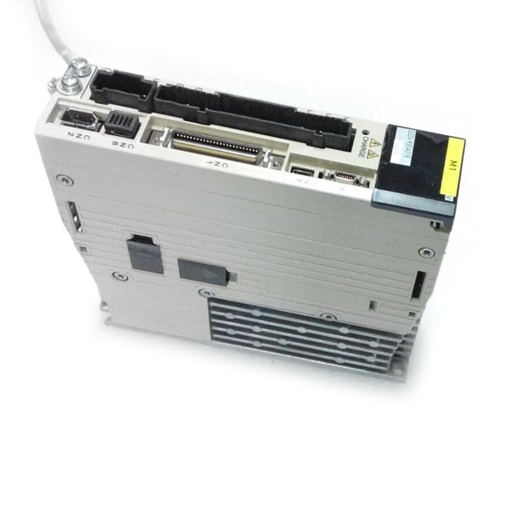 1pcs Fit for YASKAWA servo Driver in Box SGDV-R90A01B002000
