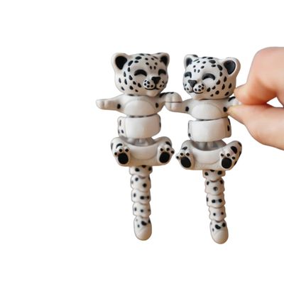 Magnetic Hand-Holding Companion, Fidget Keychain, 3D Printed Animals, Articulated Magnetic Animal Figure Collection, Cute Collectible Magnetic Creatures for Display, Gifts & Desktop Decor