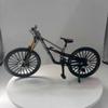 Generisch 1:8 Alloy Downhill Bike Model with Double Suspension, Mini Bicycle Decoration Gift, 3 Colours (Silver) view 3