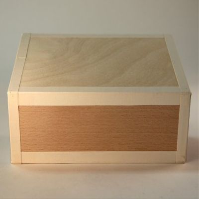 Birsppy Henrys Juggling Cigar Box - Natural with White Tape