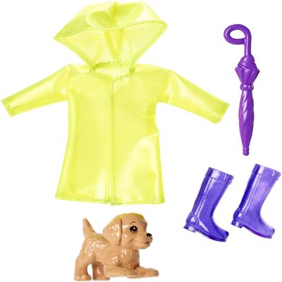 BarbieClub Chelsea Accessory Pack, Rainy Day-Themed Clothing and Accessories for Small Dolls, 4 Pieces for 3 to 7 Year Olds Include Raincoat, Umbrella and Puppy