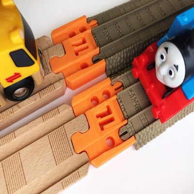 TrainLab Thomas Wood 2018 to Trackmaster (Brown 2009) Train Track Adapters (Orange)