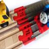 TrainLab Thomas Wood 2018 to Trackmaster (Brown 2009) Train Track Adapters (Red) view 1