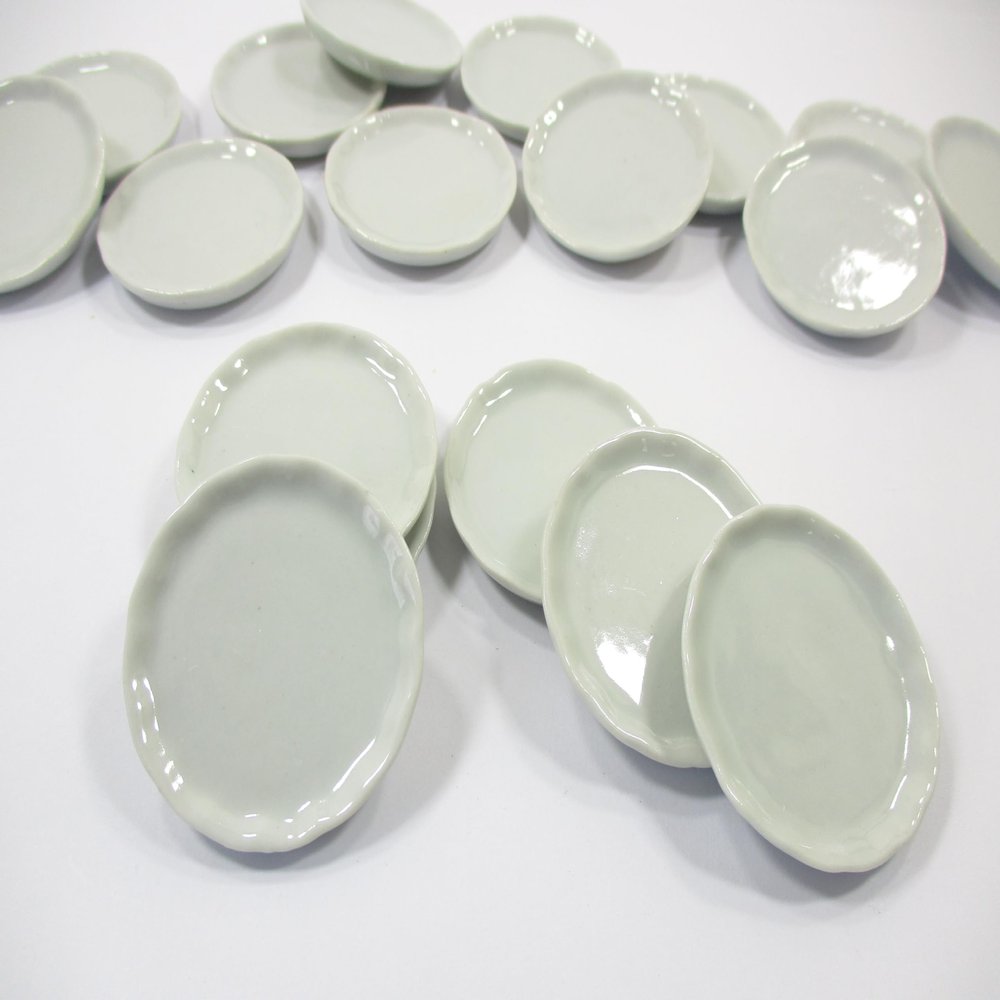 6x40mm White Large Plate Dish Dollhouse Miniature Ceramic Kitchenware Deco 1:6 10680