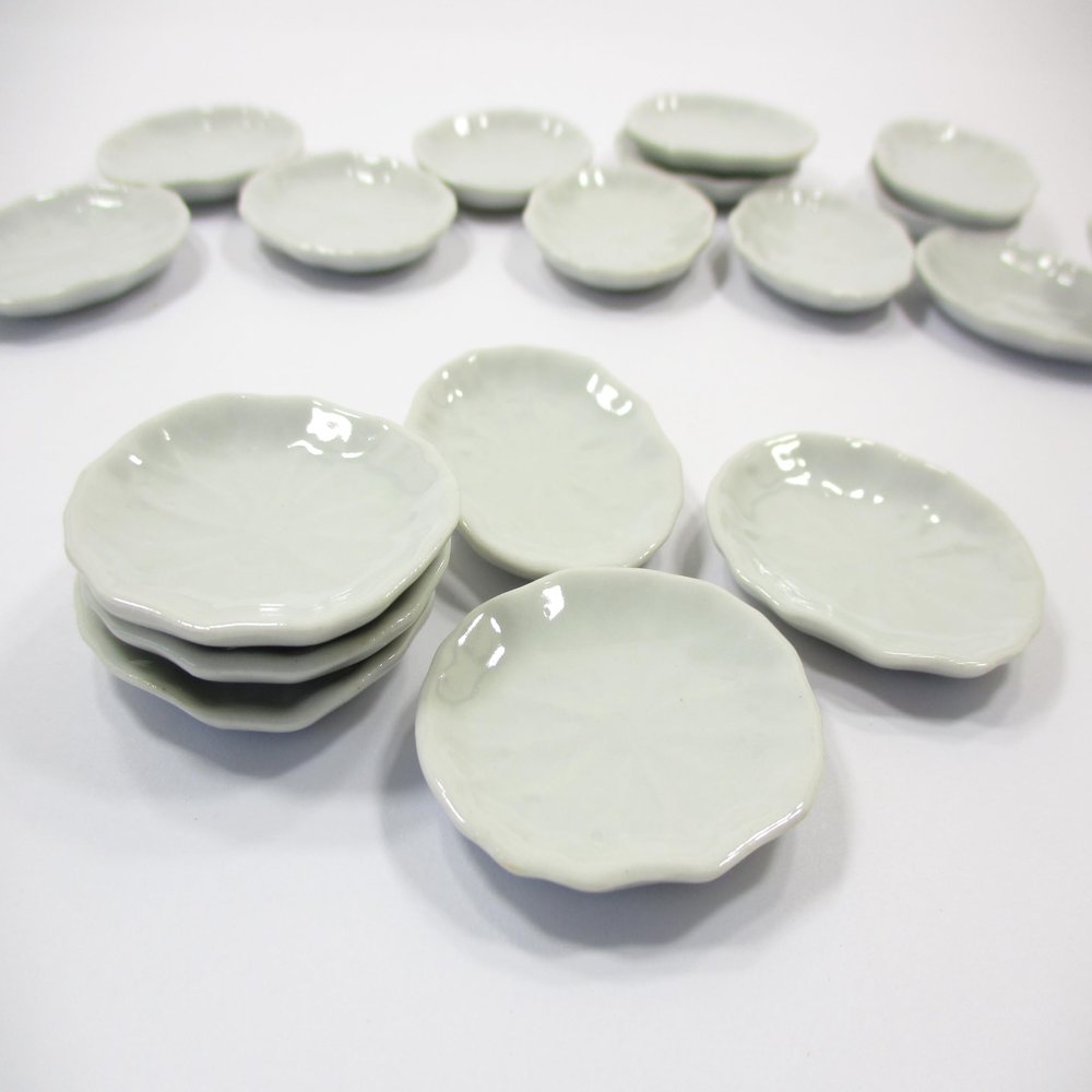 30x37mm of 6 Leaf White Plate Dish Dollhouse Miniatures Kitchen Ceramic 10686