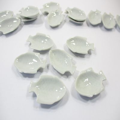 6 White Plate Dish Fish Shape Dollhouse Miniature Art Ceramic Kitchenware 10687