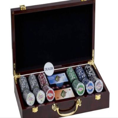 300 POKER CHIP SET LAS VEGAS SIGN WOOD CASE