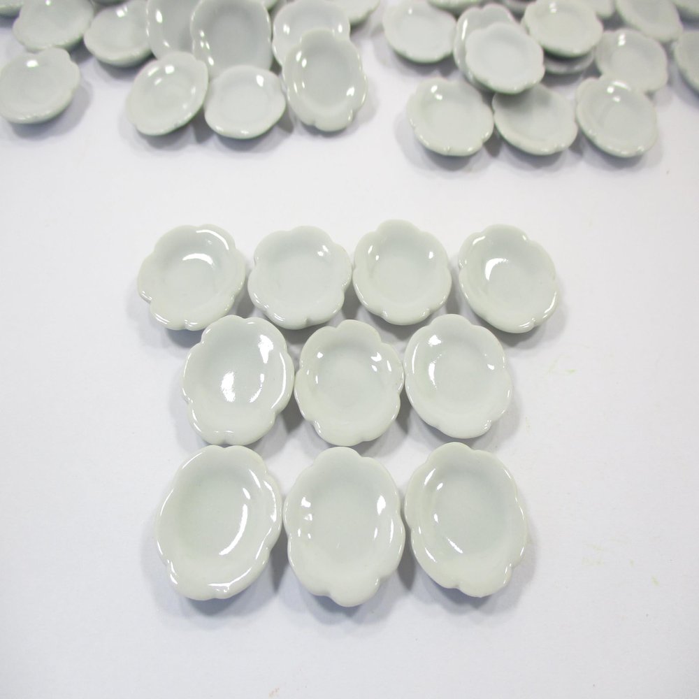 10x20mm Mini White Scallop Plate Dish Dollhouse Miniatures Ceramic Supply 10823