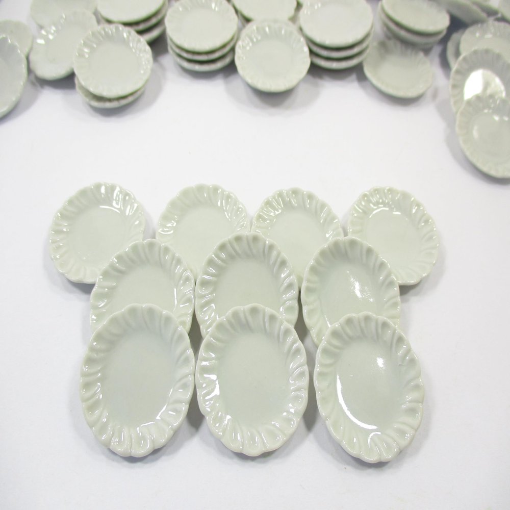 10x25mm White Scallop Plate Dish Dollhouse Miniature Ceramic Kitchenware 10826