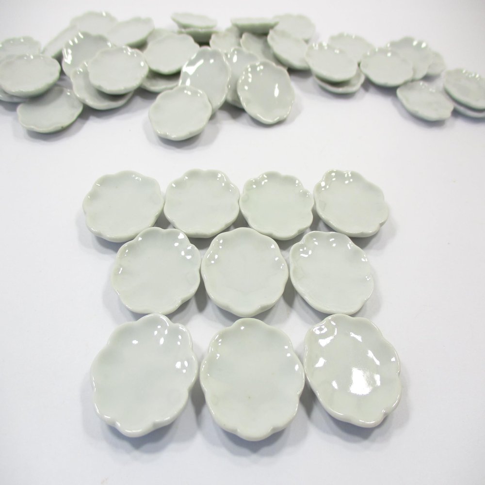10x25mm Mini White Scallop Plate Dish Dollhouse Miniature Ceramic Supply 10828