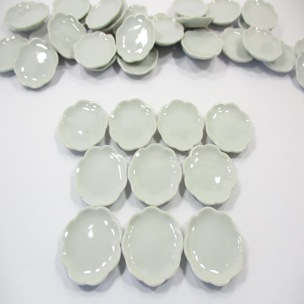 10x30mm White Scallop Plate Dish Dollhouse Miniature Ceramic Kitchenware 10829