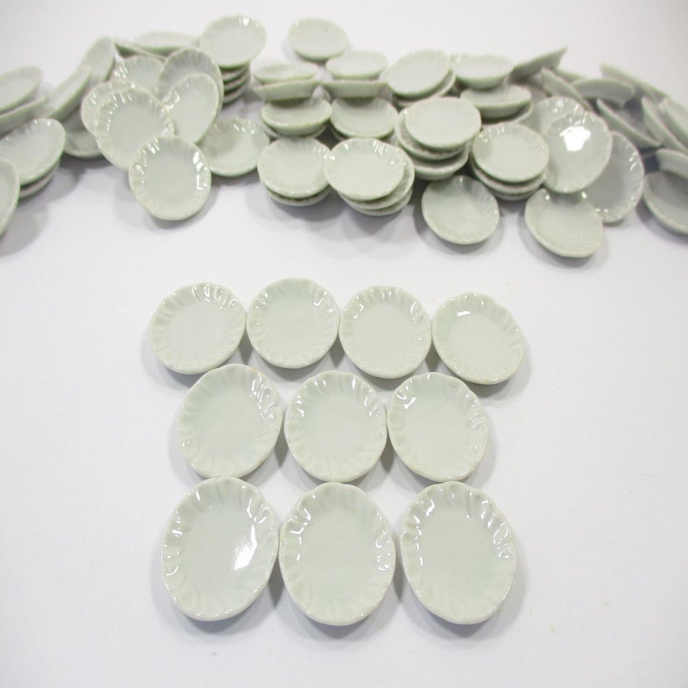 10x20mm White Scallop Plate Dish Dollhouse Miniature Ceramic Kitchenware 10835
