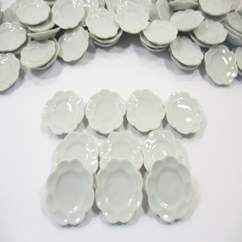 10x26mm White Scallop Plate Dish Dollhouse Miniature Kitchenware Ceramic 10838